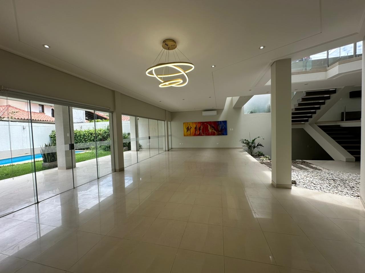 Casa en Entre 4to y 5to anillo Norte en Santa Cruz de la Sierra 5 dormitorios 6 baños 2 parqueos Foto 11