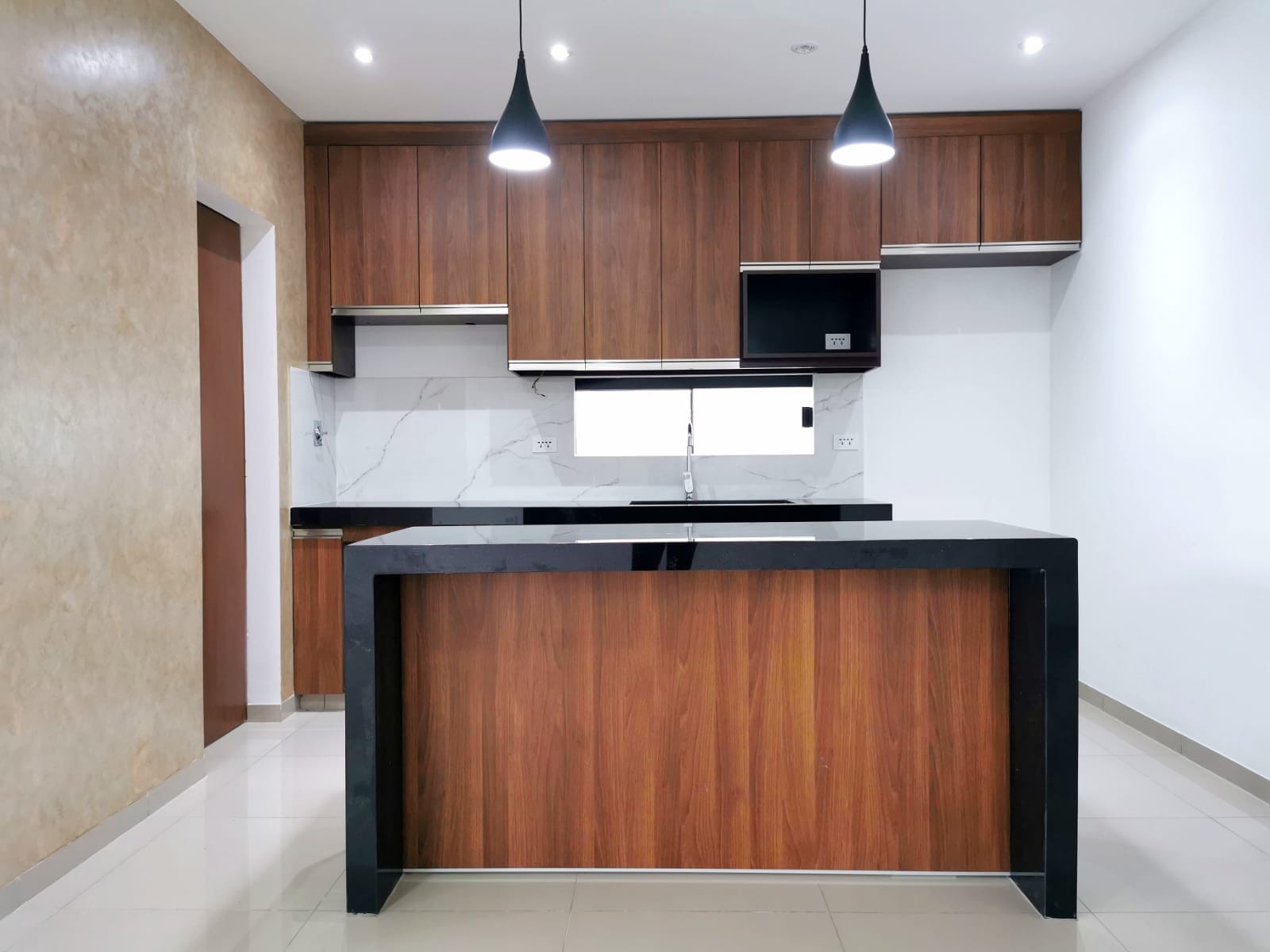 Casa en VentaAV. BANZER - CONDOMINIO CASA DE  CAMPO 4 dormitorios 4 baños 2 parqueos Foto 8