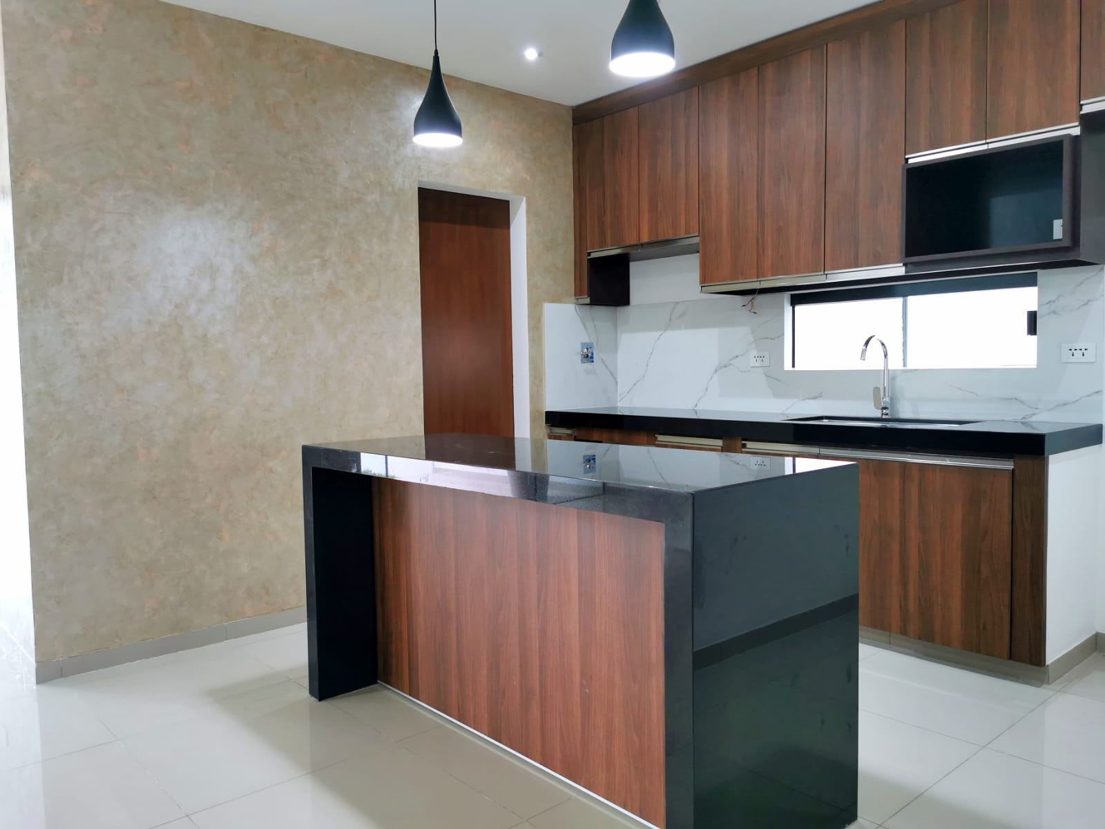 Casa en VentaAV. BANZER - CONDOMINIO CASA DE  CAMPO 4 dormitorios 4 baños 2 parqueos Foto 5