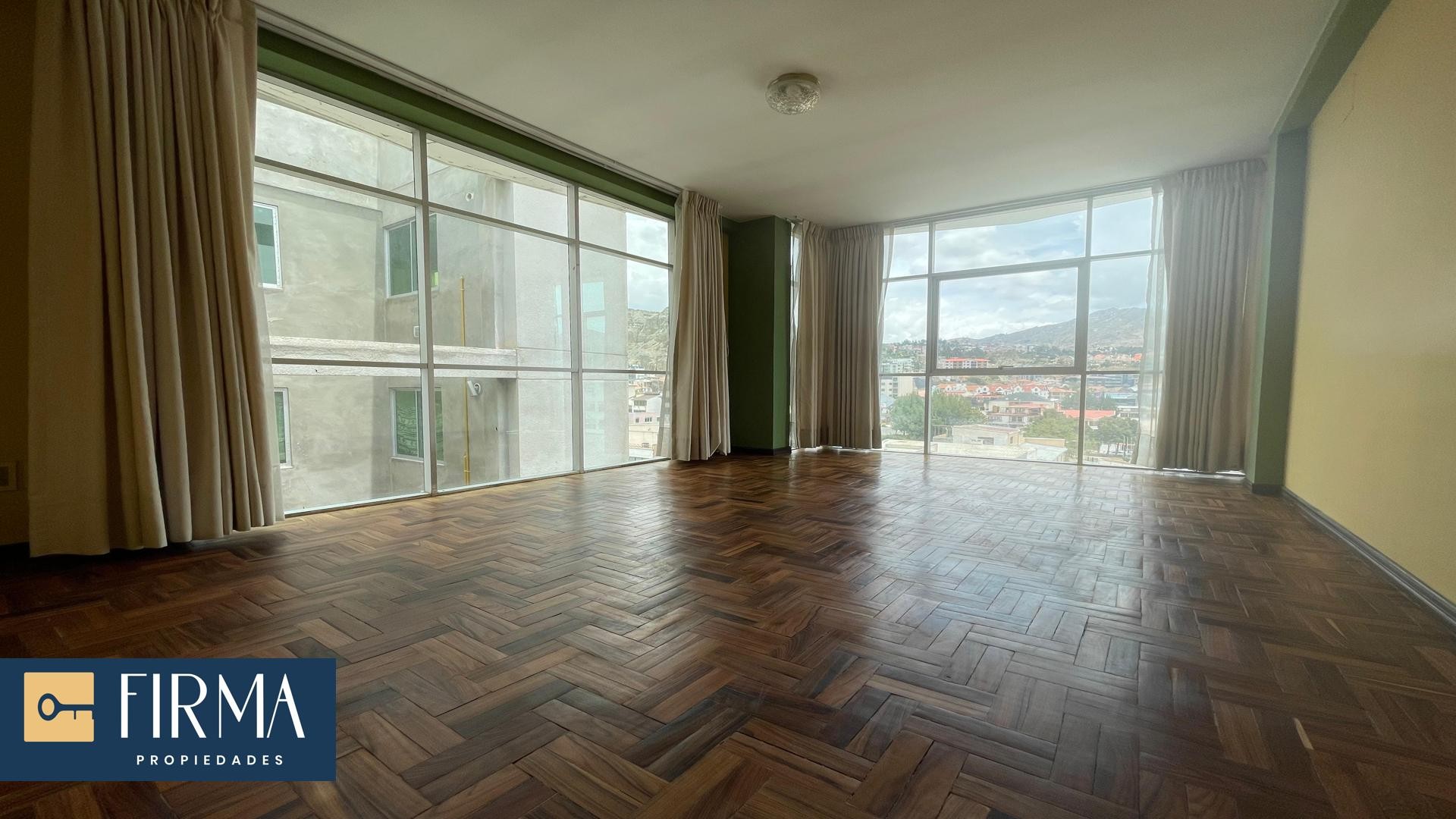 Departamento en VentaDEPARTAMENTO DUPLEX EN VENTA EN ACHUMANI BAJO CALLE 11 CON TERRAZA PRIVADA 3 dormitorios 4 baños 1 parqueos Foto 9