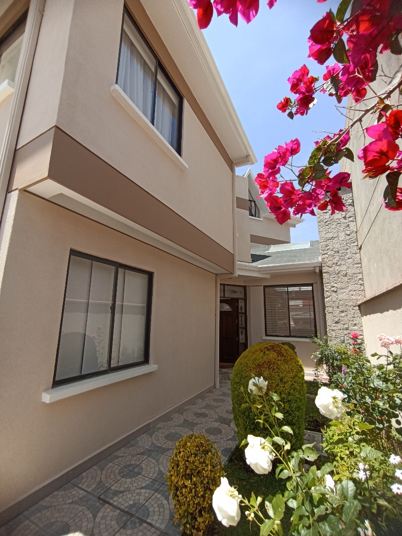 Casa en VentaACHUMANI LOMAS DE ACHUMANI  3 dormitorios 4 baños 2 parqueos Foto 19