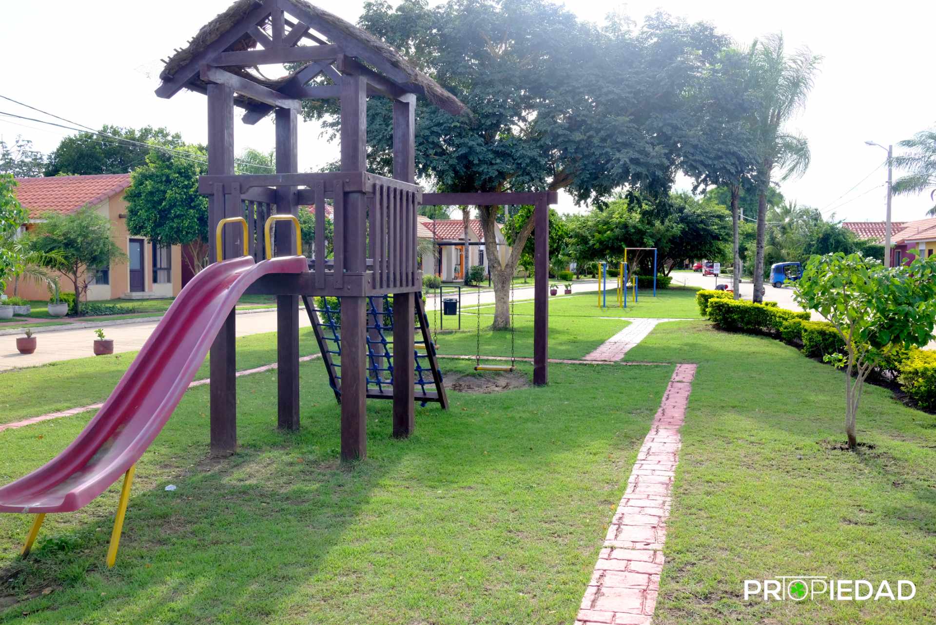 Casa Condominio Patujú – Jardines de Pentaguazú, bloque C – Satélite Norte. Foto 2