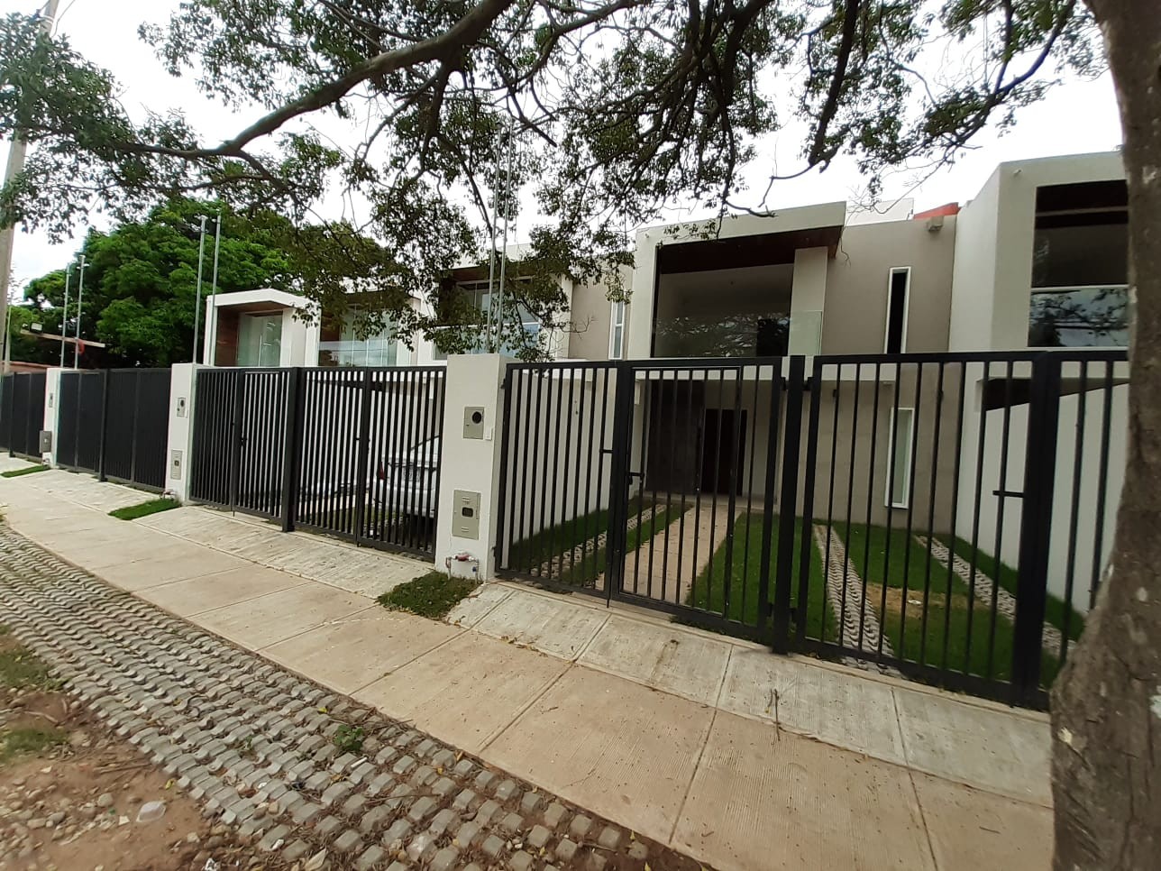 Casa en Entre 8vo y 9no anillo Norte en Santa Cruz de la Sierra 3 dormitorios 7 baños 2 parqueos Foto 4