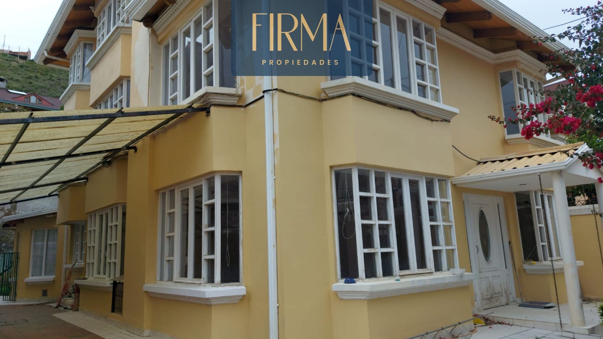 Casa en Irpavi en La Paz 4 dormitorios 5 baños 4 parqueos Foto 1