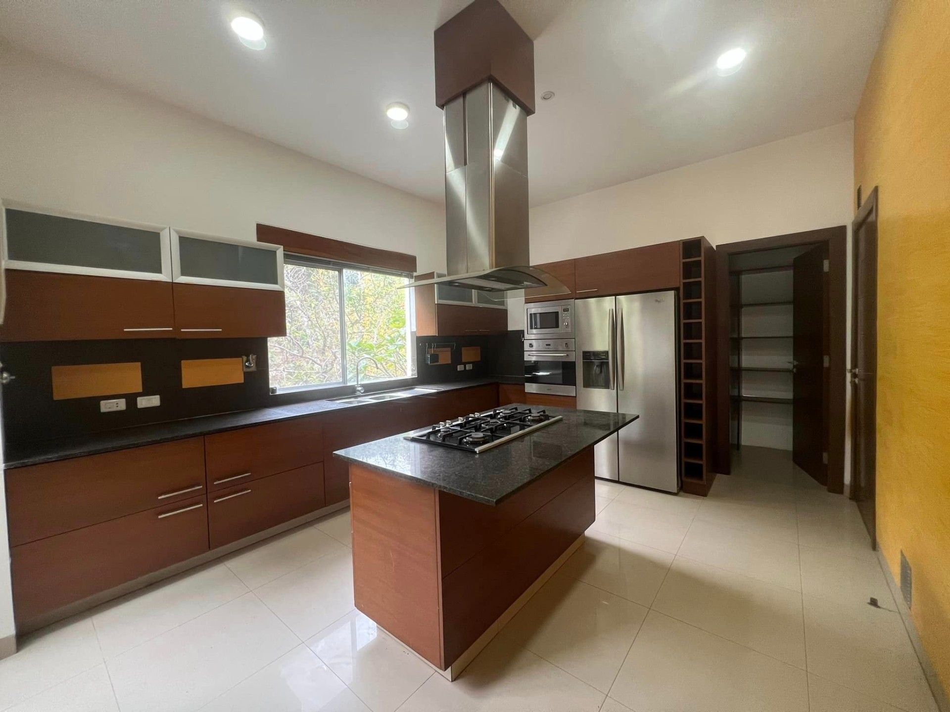 Casa en AlquilerCONDOMINIO JARDINES DEL URUBO  4 dormitorios 5 baños 3 parqueos Foto 14