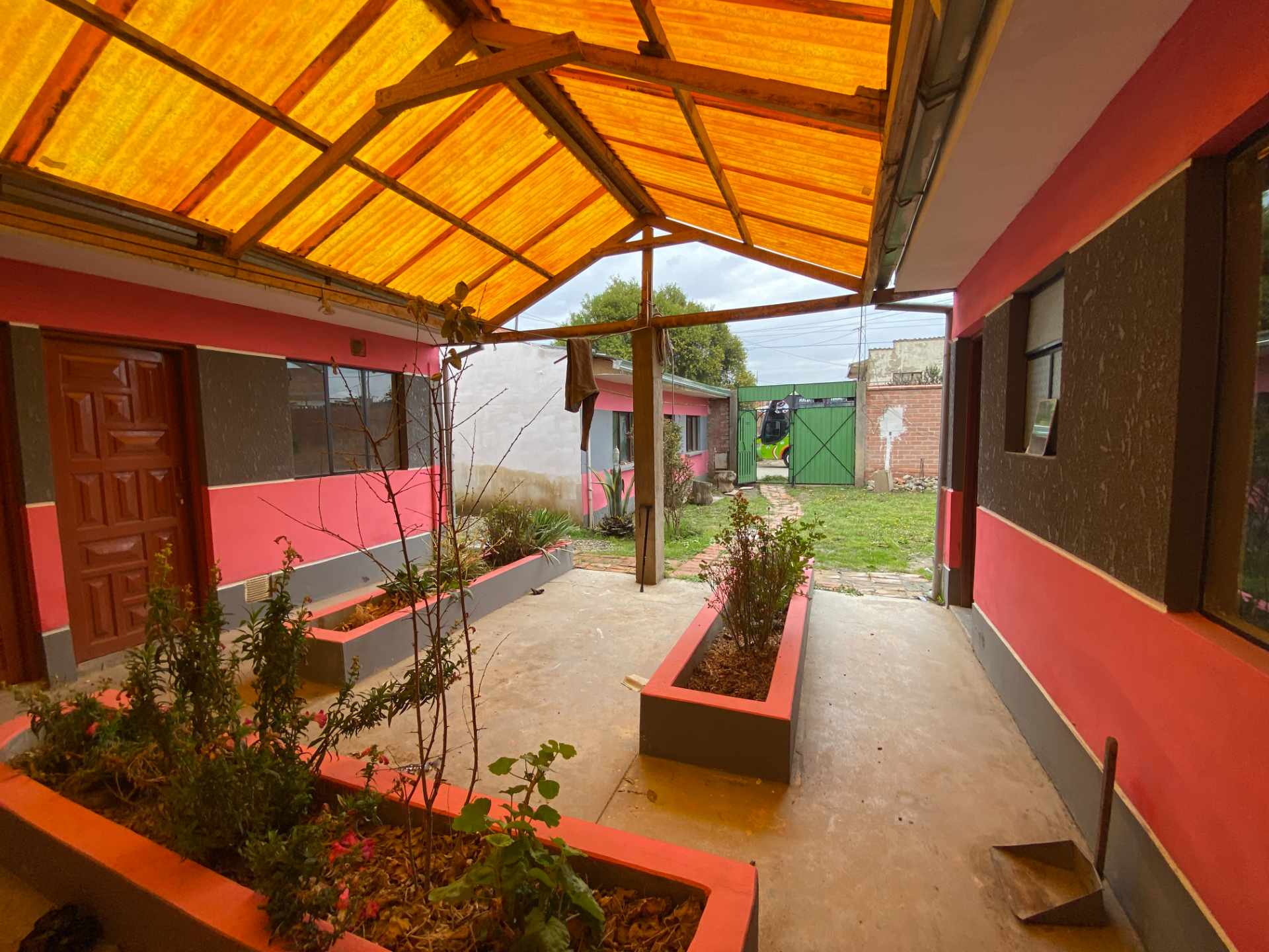 Casa en Cosmos 79 en El Alto 5 dormitorios 2 baños 2 parqueos Foto 6