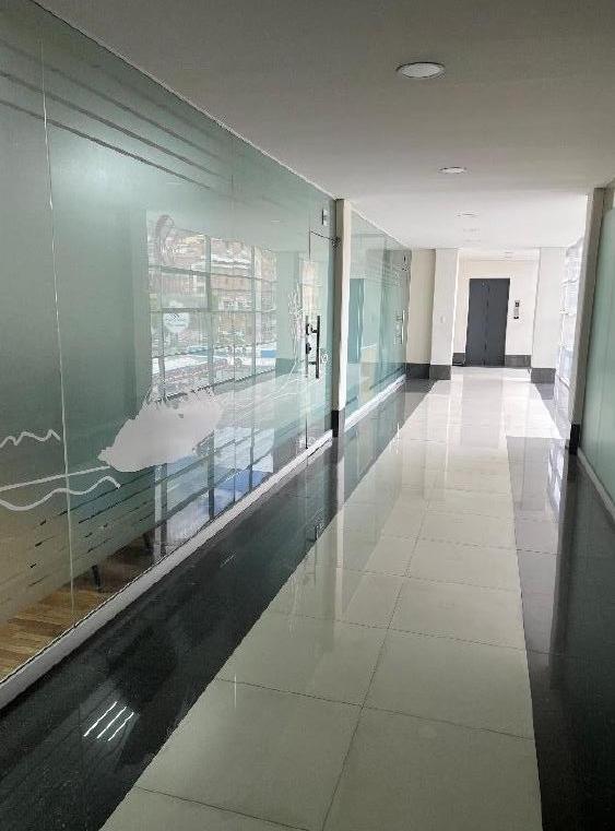 Oficina en VentaOficina exclusiva: Av. 14 de Septiembre N° 100, Oficina 502; Edificio Mario Mercado (Altura de la 17 de Obrajes)

 Foto 2