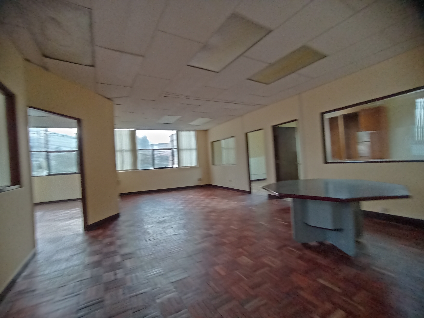 Oficina en Miraflores en La Paz 13 dormitorios 5 baños 2 parqueos Foto 5