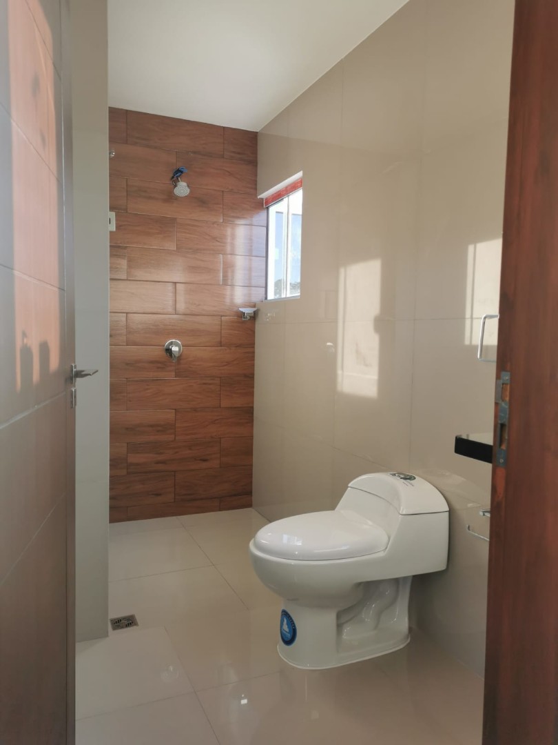 Casa en VentaBarrio El Trigal C/ Granada entre 8vo y 9no Anillo Zcerca de la Av Olimpica Zona Sur  A media cuadra del Colegio Honorato Mejia y ruta de la línea 13  Foto 1