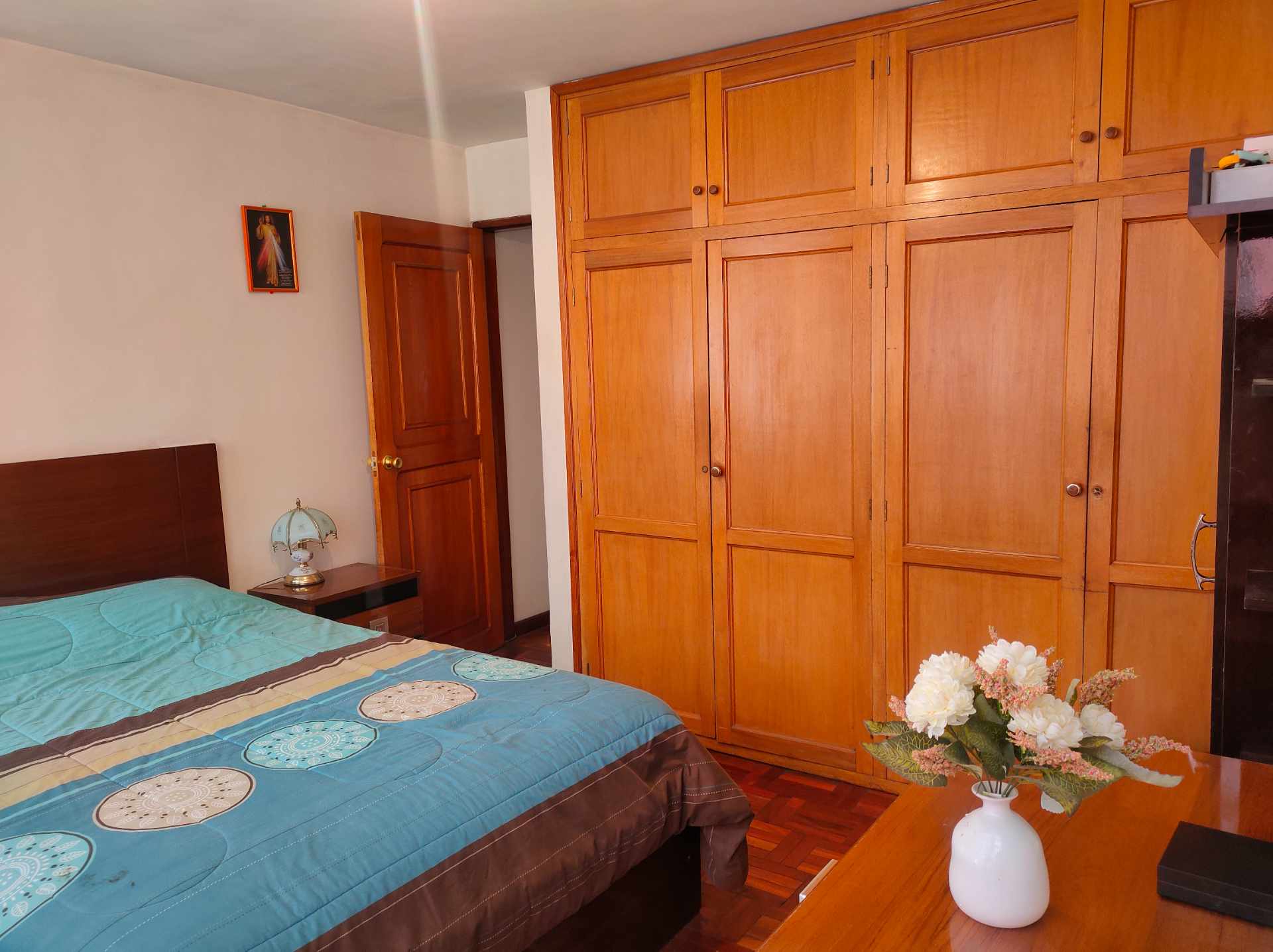 Departamento en Miraflores en La Paz 3 dormitorios 2 baños  Foto 4