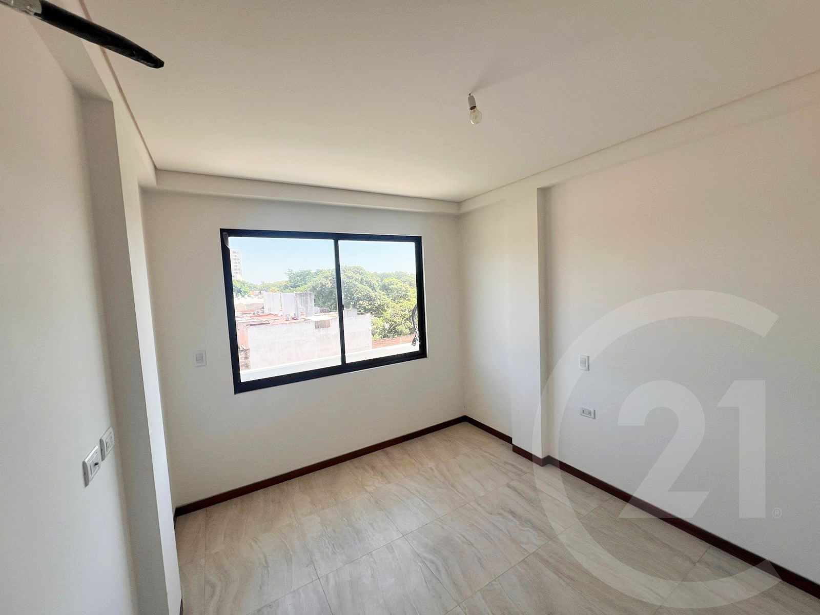 Departamento en Entre 2do y 3er anillo Este en Santa Cruz de la Sierra 2 dormitorios 3 baños  Foto 6