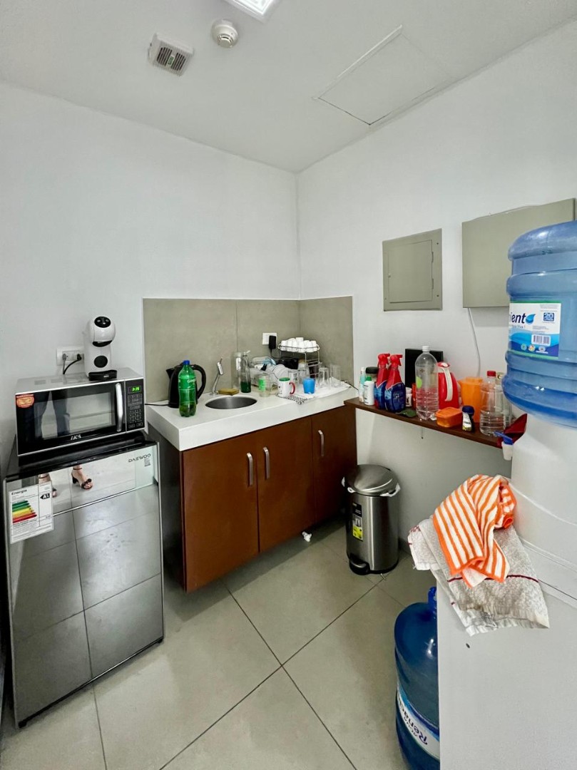Oficina en AlquilerExclusiva Oficina en Alquiler en Torre Duo de 84 m2 6 dormitorios 1 baños  Foto 4