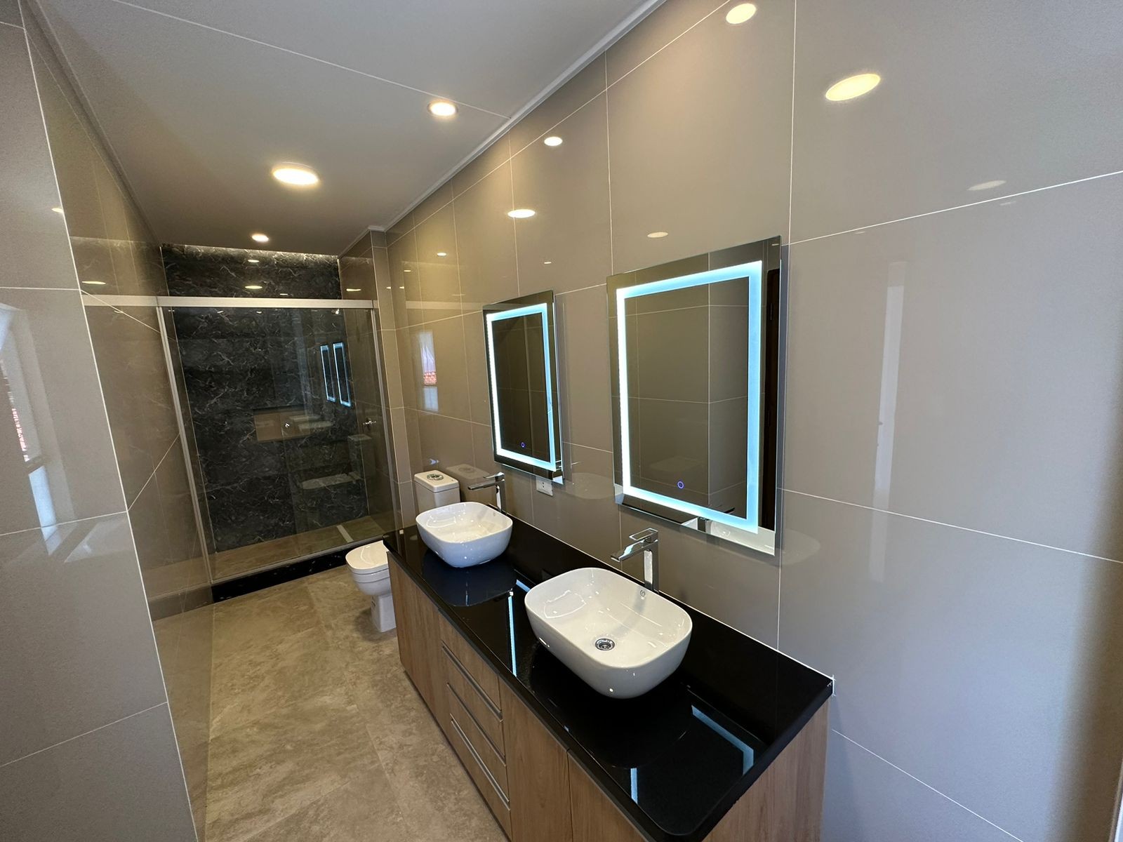 Casa en VentaSANTOS DUMONT ENTRE 3ER Y 4TO ANILLO 4 dormitorios 5 baños 2 parqueos Foto 11