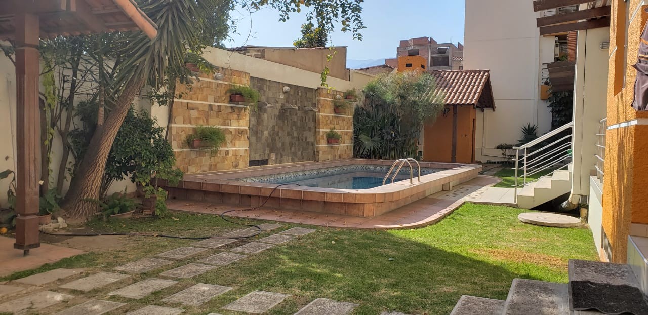 Departamento en Sarco en Cochabamba 3 dormitorios 4 baños 1 parqueos Foto 2