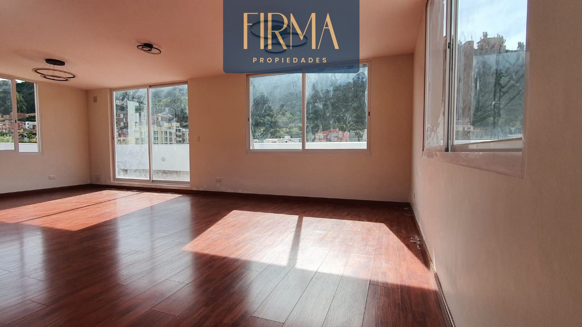 Departamento en Irpavi en La Paz 3 dormitorios 3 baños 2 parqueos Foto 2