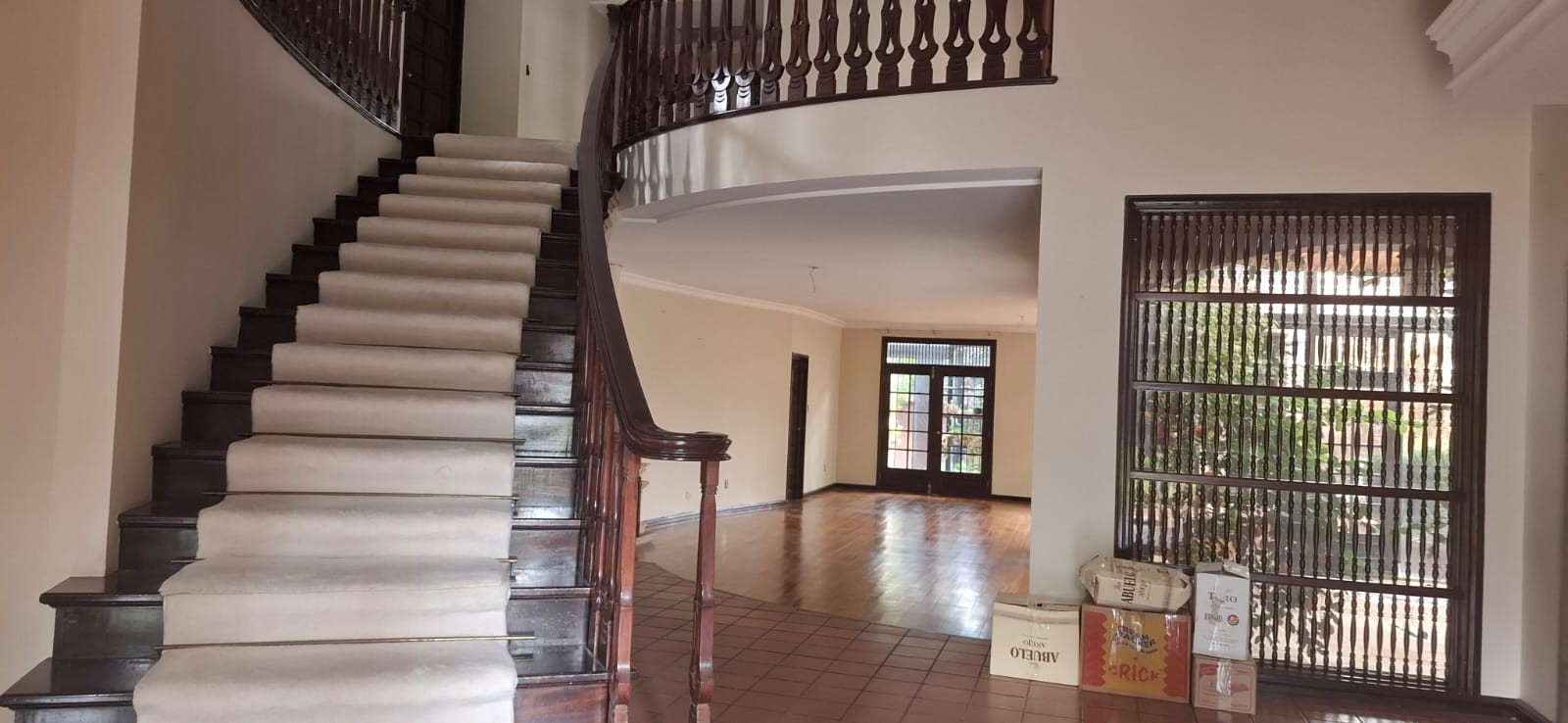 Casa en Los Pinos en La Paz 4 dormitorios 6 baños 4 parqueos Foto 6