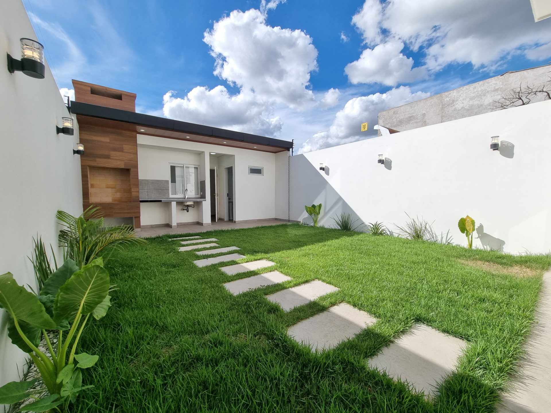 Casa en Entre 7mo y 8vo anillo Norte en Santa Cruz de la Sierra 4 dormitorios 4 baños 2 parqueos Foto 4