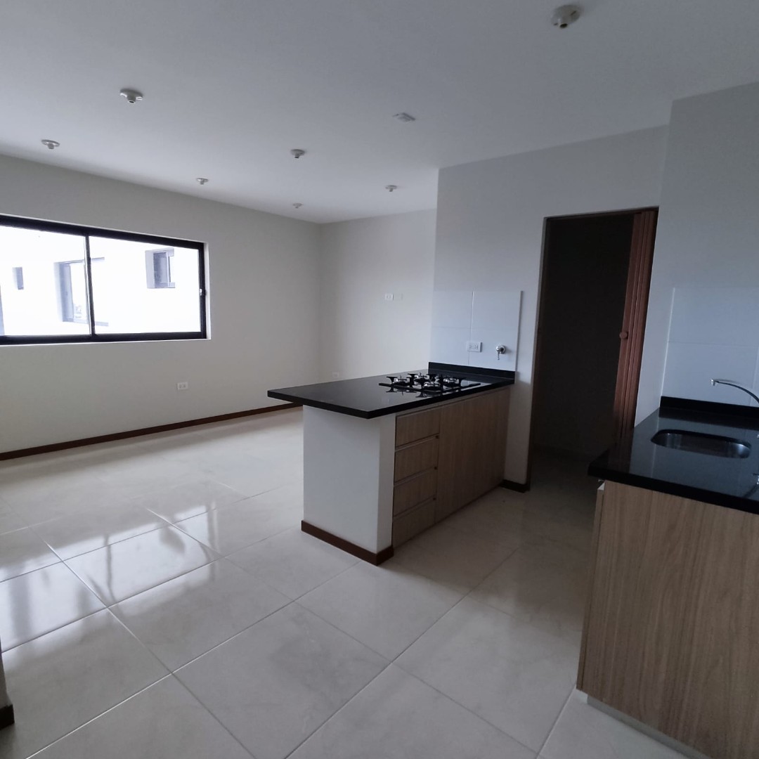 Departamento en Entre 1er y 2do anillo Oeste en Santa Cruz de la Sierra 2 dormitorios 2 baños  Foto 2