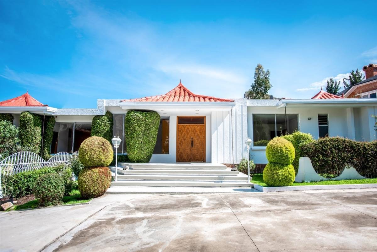 Casa en VentaACHUMANI, URB. ALEMANA 4 dormitorios 6 baños 4 parqueos Foto 1