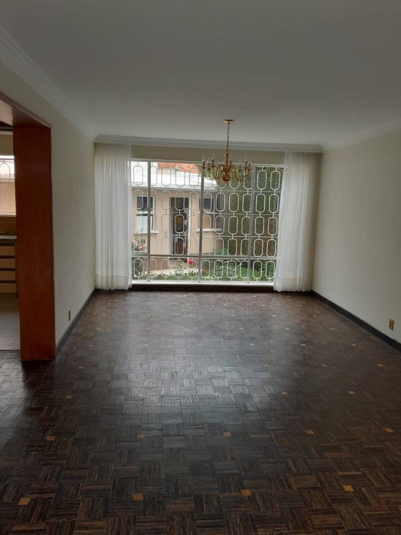 Casa en Alquiler
CASA IMPECABLE 
EN ALQUILER 3 dormitorios 2 baños 3 parqueos Foto 13