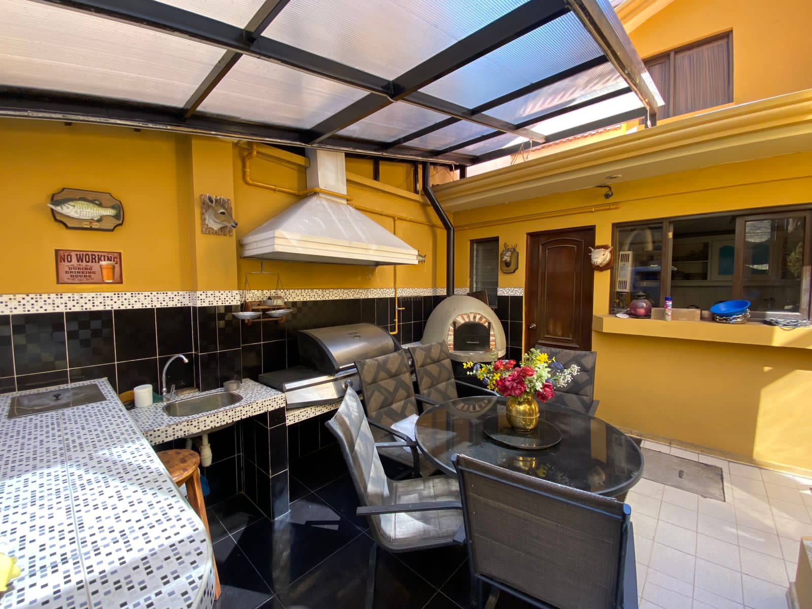 Casa en VentaKoani sobre avenida principal 4 dormitorios 5 baños 4 parqueos Foto 2