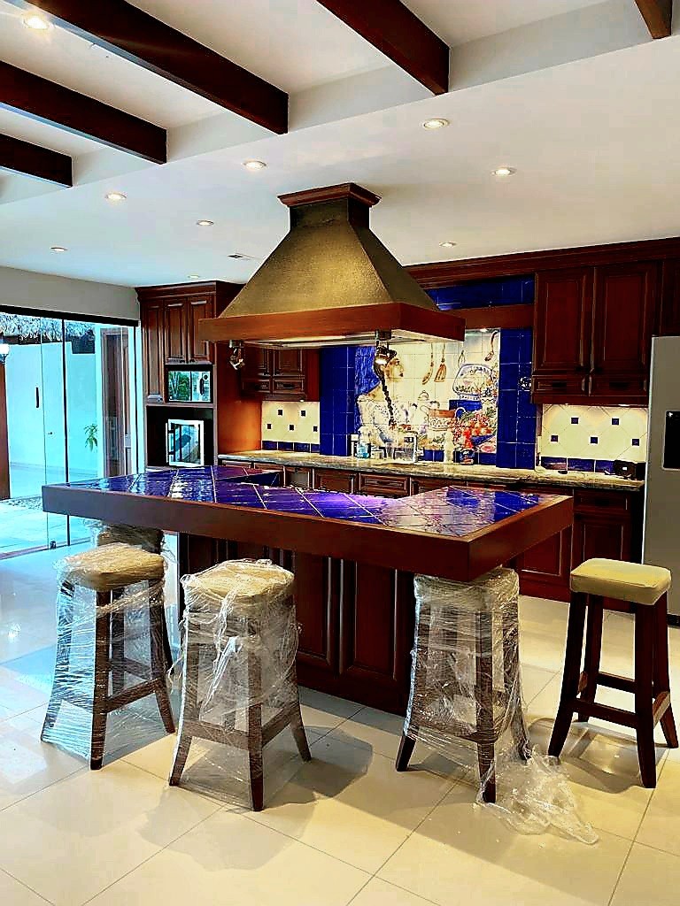 Casa en AlquilerLas Palmas
Zona Residencial 4 dormitorios 5 baños 3 parqueos Foto 2