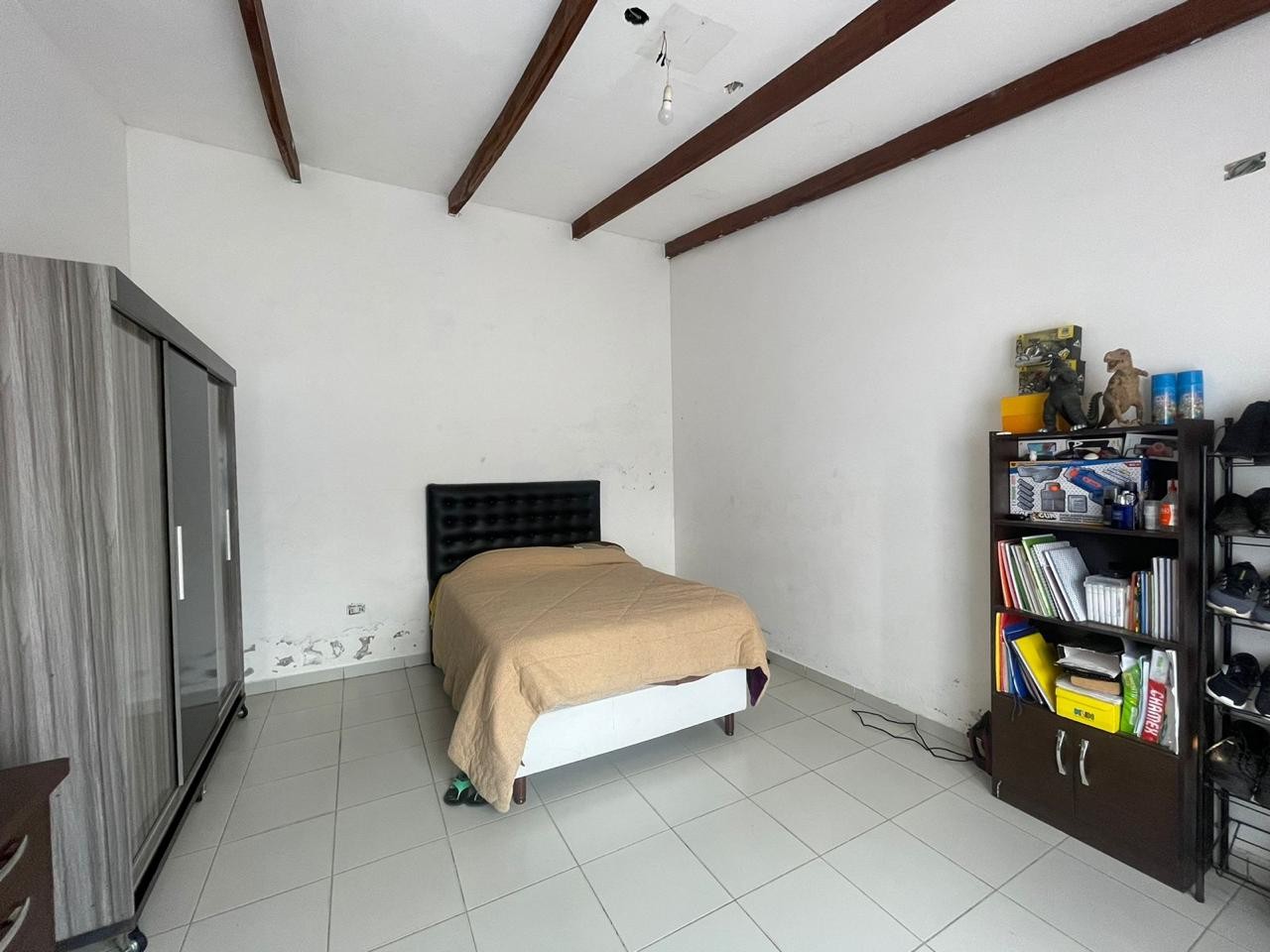 Casa en Venta CASA EN VENTA ZONA WARNES – CERCA AL 2DO ANILLO 2 dormitorios 1 baños 3 parqueos Foto 3