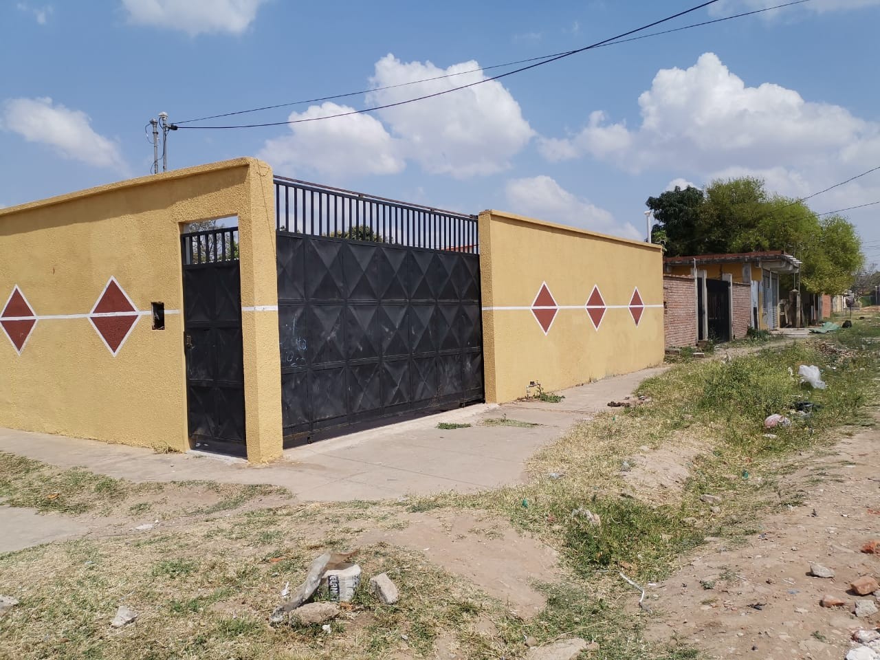 Casa en VentaAVENIDA LA CAMPANA  UNA CUADRA ANTES DEL 8VO ANILLO Y DOS CUADRAS DEL MERCADO LA CAMPANA Foto 7