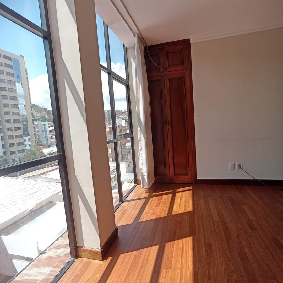 Departamento en Obrajes en La Paz 3 dormitorios 4 baños 1 parqueos Foto 13