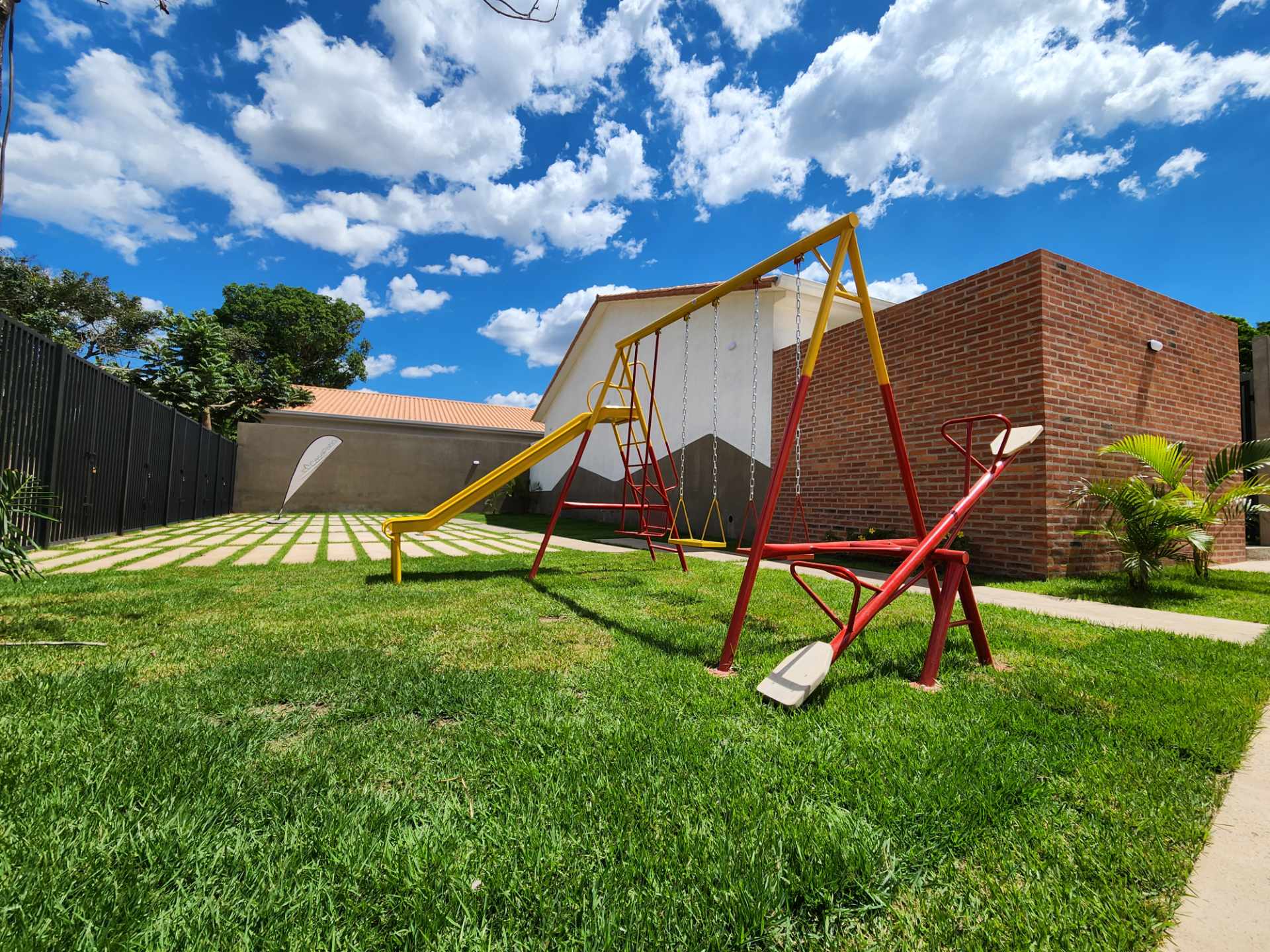 Casa en VentaKm. 9 doble via la Guardia Av. Gualberto Villarroe 3 dormitorios 3 baños 1 parqueos Foto 2