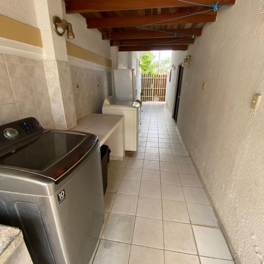 Casa en Entre 4to y 5to anillo Sur en Santa Cruz de la Sierra 5 dormitorios 4 baños 3 parqueos Foto 15