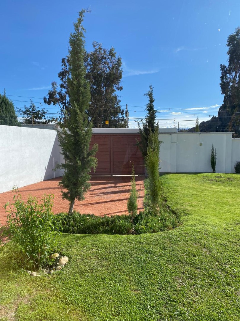 Casa en Achumani en La Paz 4 dormitorios 3 baños 4 parqueos Foto 4