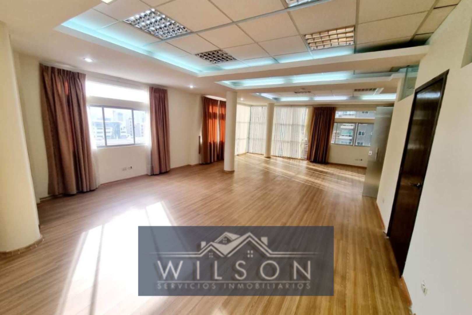 Oficina en Achumani en La Paz 1 dormitorios 2 baños  Foto 1