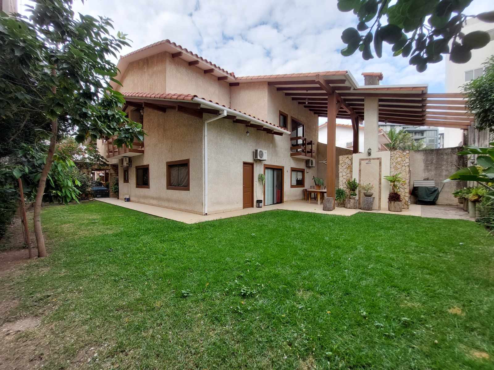 Casa en VentaAv. Los Cusis 5 dormitorios 5 baños 4 parqueos Foto 5