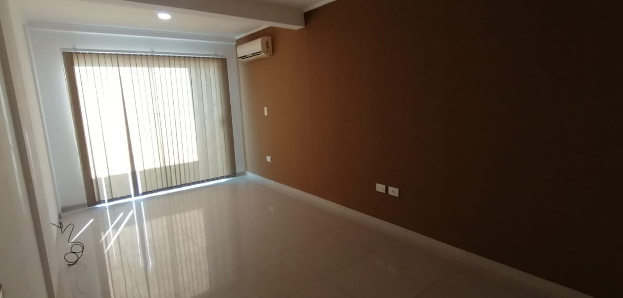 Departamento en AlquilerAvenida Velarde esquina Ana Barba Foto 12