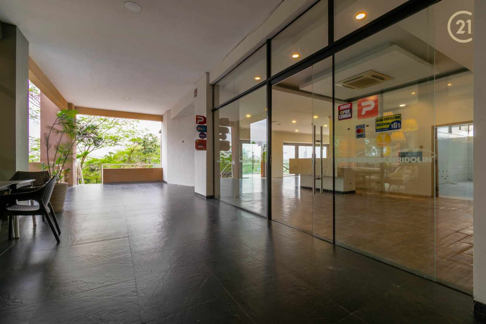 Local comercial en AlquilerLOCALES EN ALQUILER : URUBO OPEN MALL  Foto 7