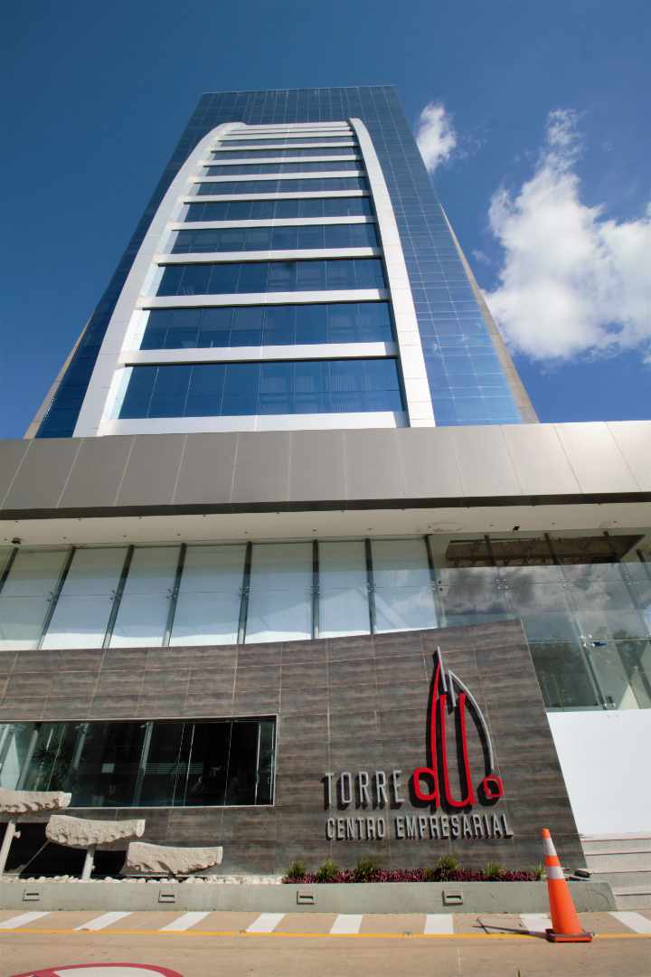 Oficina en Equipetrol en Santa Cruz de la Sierra 3 dormitorios 1 baños 2 parqueos Foto 2