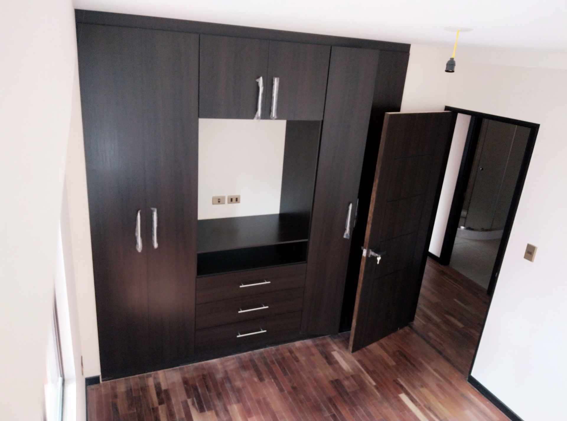 Departamento en Los Pinos en La Paz 3 dormitorios 5 baños 1 parqueos Foto 8