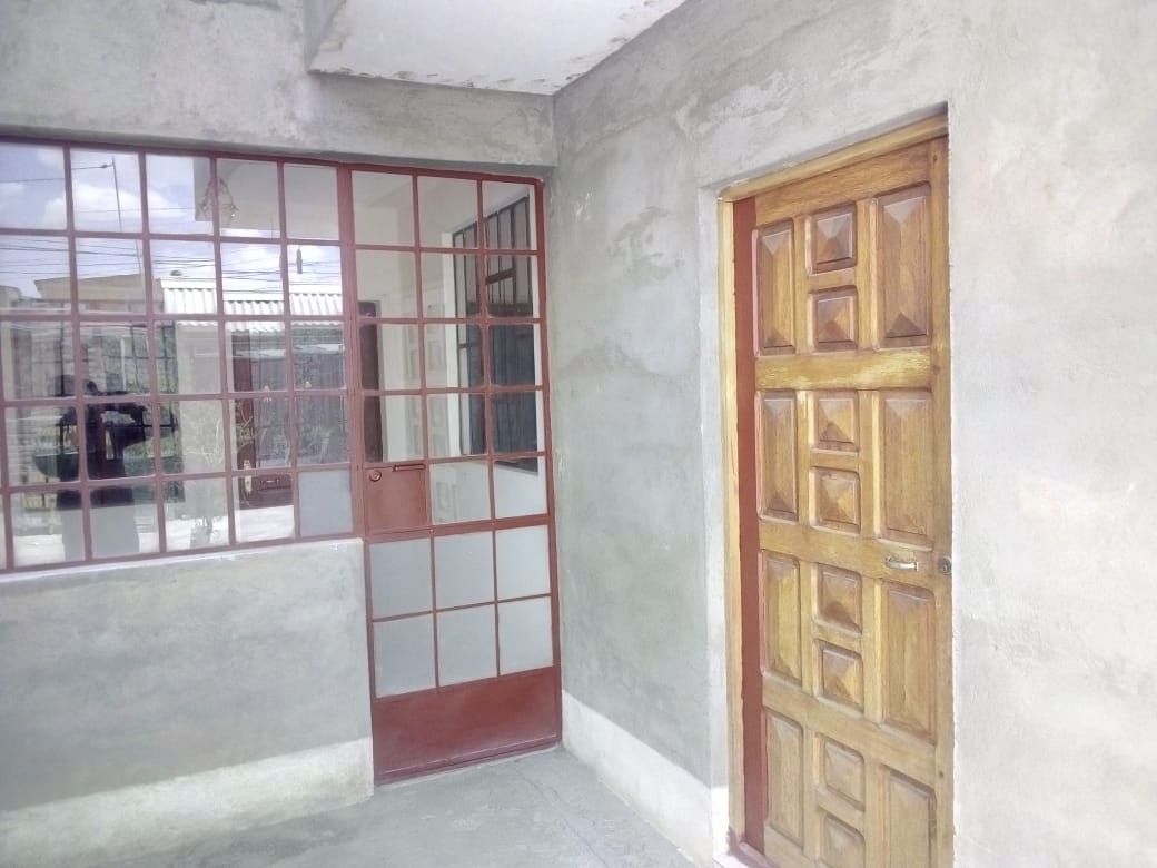 Casa en VentaBuena ubicación, Cerca a Ex Terminal, a Barrio Jardín y a Aldeas Infantiles Sos. Entre Bacovic y Brasil calle g. Foto 4