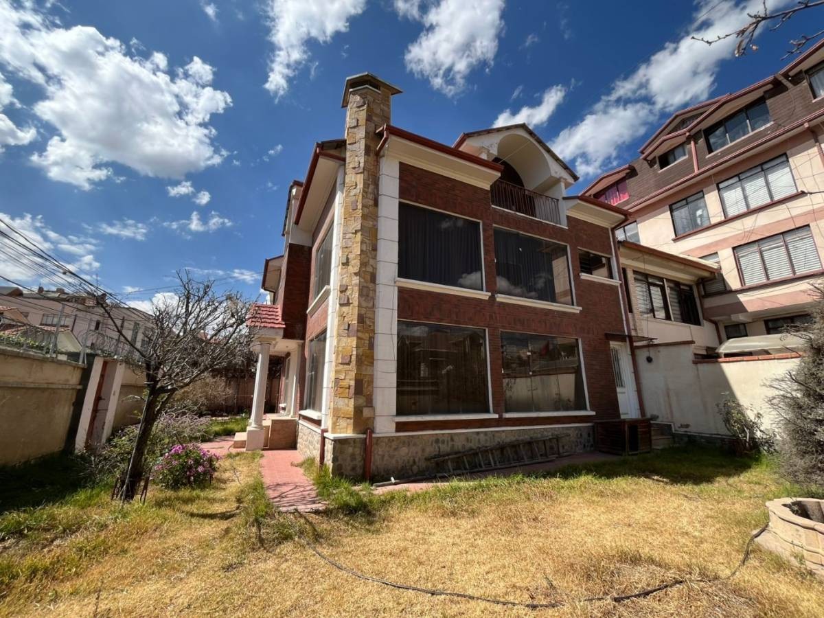 Casa en Calacoto en La Paz 5 dormitorios 5 baños 3 parqueos Foto 29
