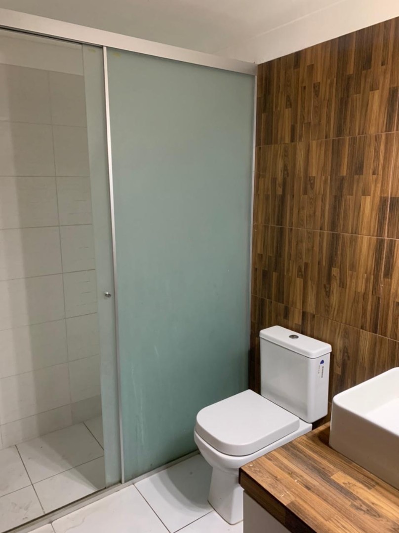 Casa en Entre 2do y 3er anillo Este en Santa Cruz de la Sierra 4 dormitorios 4 baños 3 parqueos Foto 9