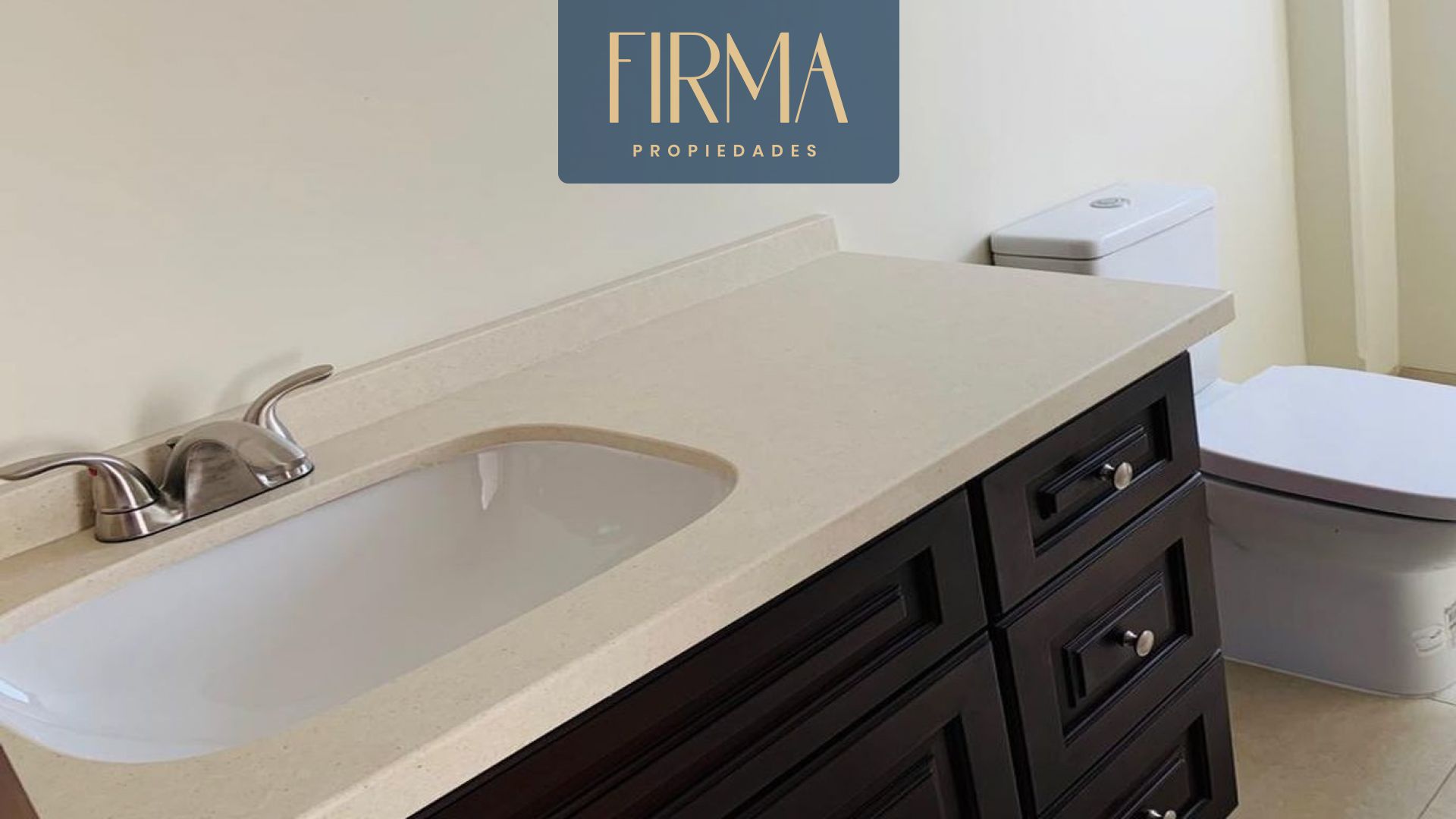 Departamento en Achumani en La Paz 3 dormitorios 5 baños 1 parqueos Foto 7