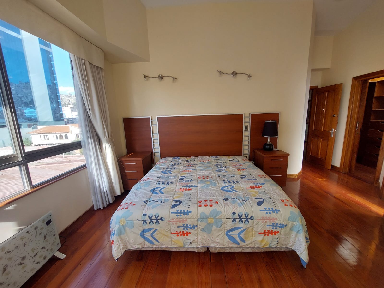 Departamento en AlquilerCALACOTO - ZONA SUR DE LA PAZ 3 dormitorios 3 baños 1 parqueos Foto 11