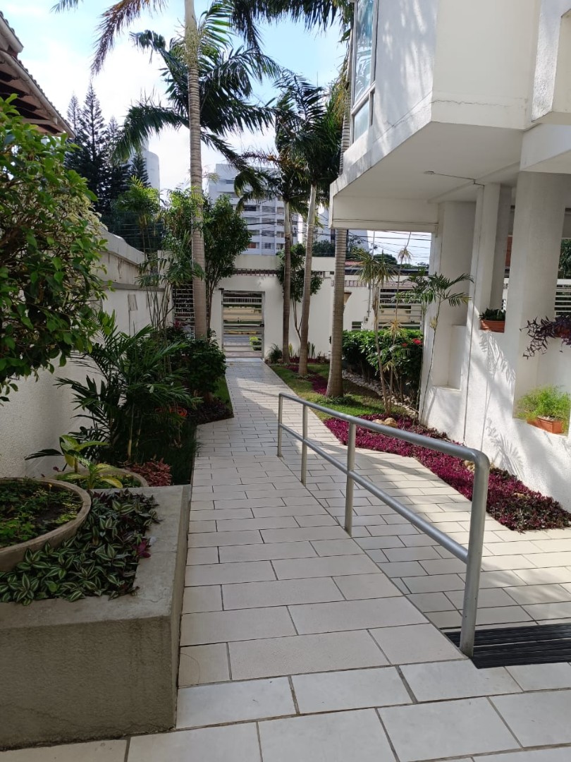 Departamento en AlquilerCalle Cochabamba esquina Av Irala Foto 3