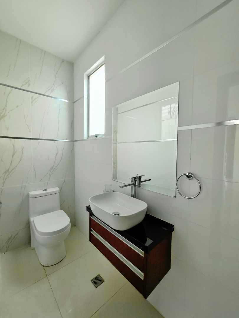 Casa en Urubó en Santa Cruz de la Sierra 4 dormitorios 5 baños 4 parqueos Foto 8