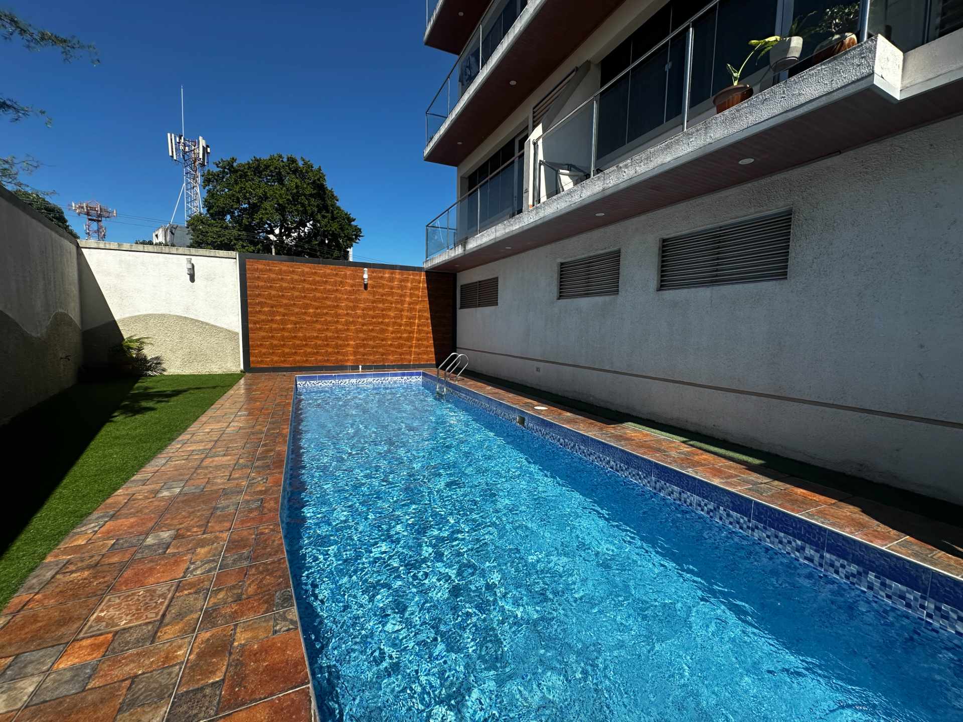 Departamento en AlquilerTorre Magenta - Calle Itenez Nro. 42, a media cuadra de la Av. Trinidad, entre 2do. y 1er. Anillo
 2 dormitorios 3 baños 1 parqueos Foto 4