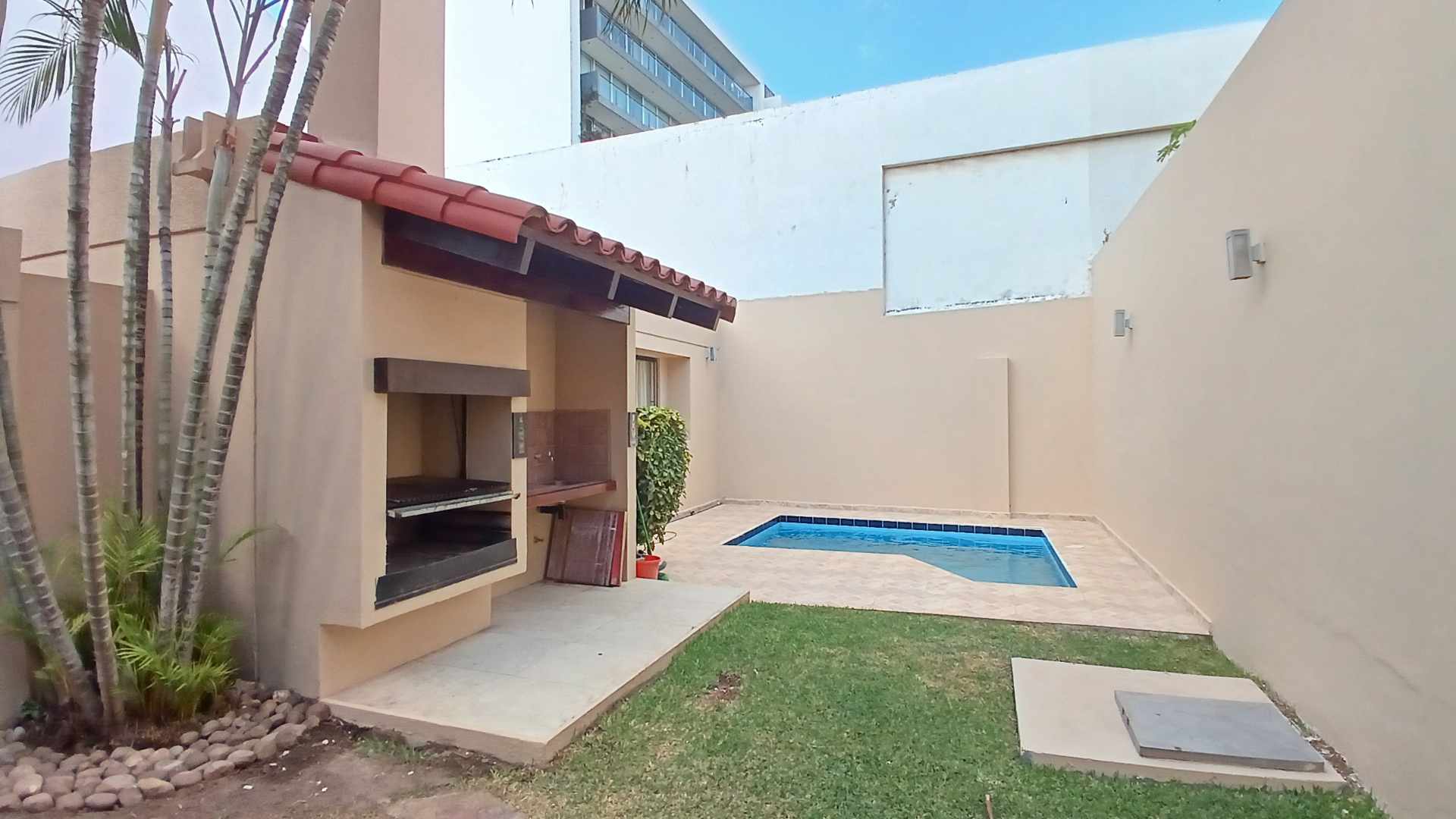 Casa en Entre 5to y 6to anillo Norte en Santa Cruz de la Sierra 4 dormitorios 4 baños 3 parqueos Foto 21