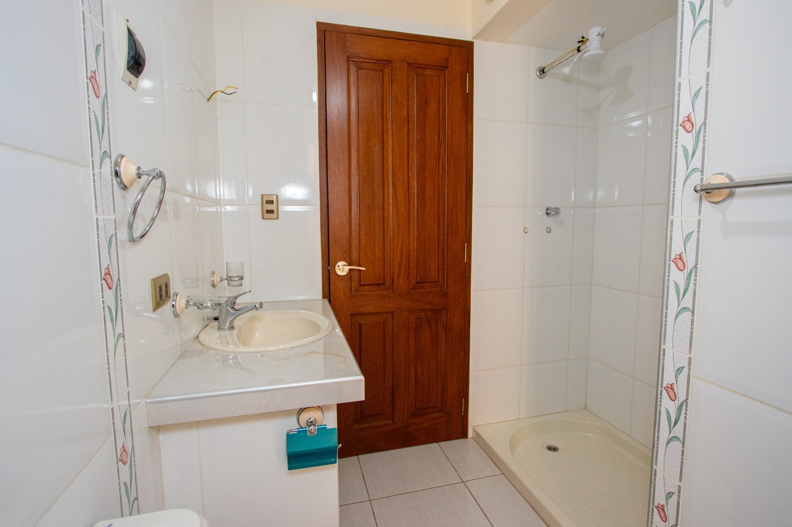 Casa en VentaAv. República - Y Av. 6 de agosto Sur 3 dormitorios 2 baños 2 parqueos Foto 6