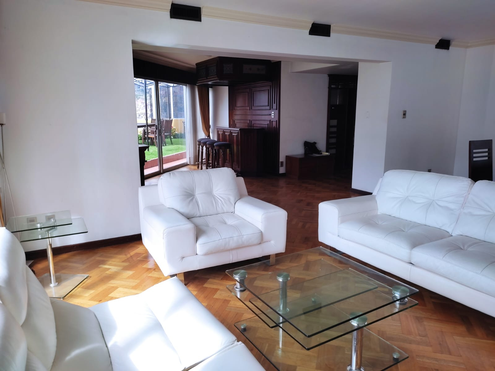 Departamento en VentaSan Jorge, Av. Arce esq. Gosalvez 4 dormitorios 6 baños 2 parqueos Foto 6