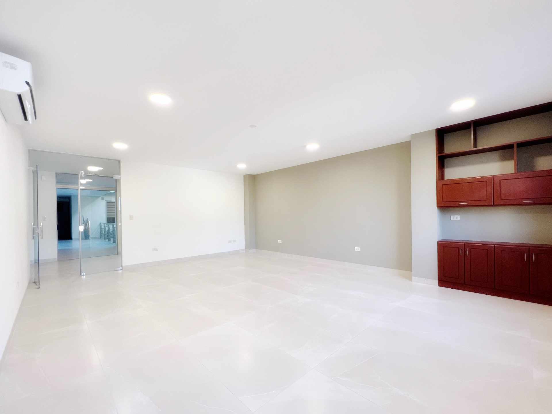 En Alquiler a $us 900 Foto 3